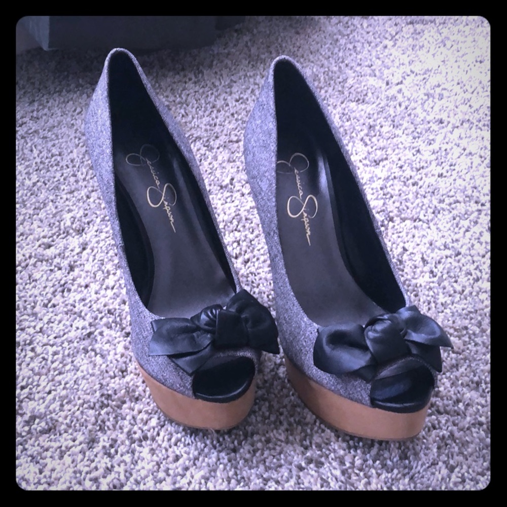 Jessica Simpson Size 8 heels. Great condition!